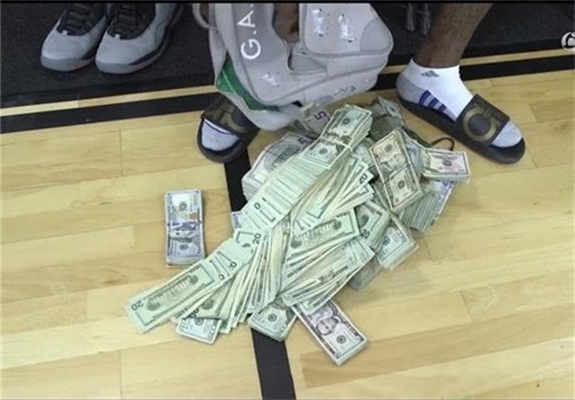 36岁阿里纳斯10万美元约战尼克杨,三分100中95