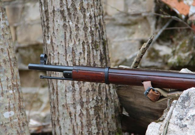 二战名枪莫辛纳甘步枪的狙击型这适合的俄罗斯的文盲士兵使用