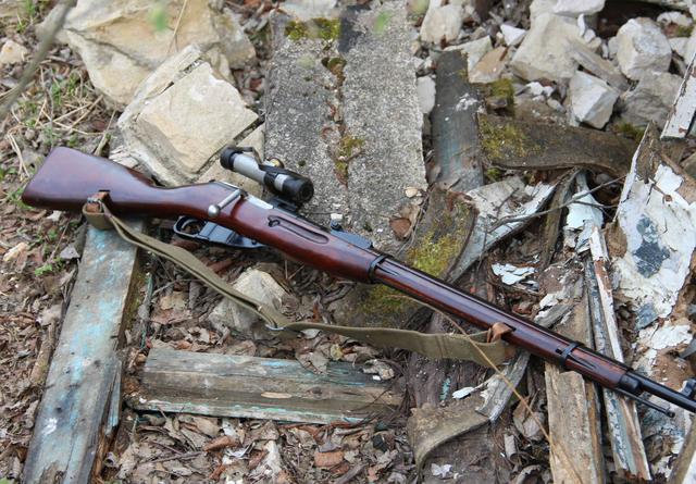 二战名枪莫辛-纳甘步枪的狙击型 这适合的俄罗斯的文盲士兵使用