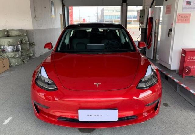 但就在今日,特斯拉官方一则全系降价的消息瞬间在网上传开.