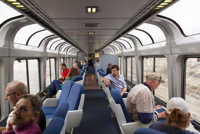 美国火车常常误点,但飞机票还没火车票贵?看了火车车厢你就知道