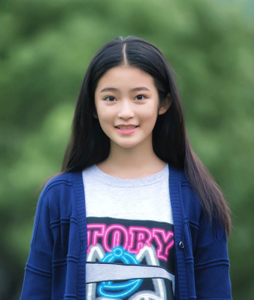 她9岁出道,10岁与胡歌合作,11岁与杨幂搭戏,而今17岁成为女神|柴蔚|搭