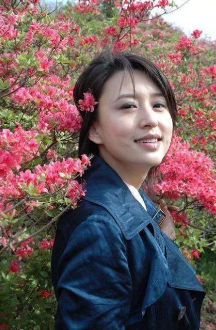 曾是央视节目主持人,丈夫比自己大二十岁,站一起就似父女