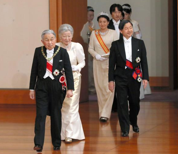 文仁亲王和纪子妃也因父凭子贵和母凭子贵升任为皇嗣妃殿下和皇嗣妃