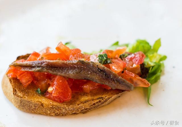 平安夜,来一份鳀鱼热蘸酱,再聊聊如何烹调牛鞭和牛杂!