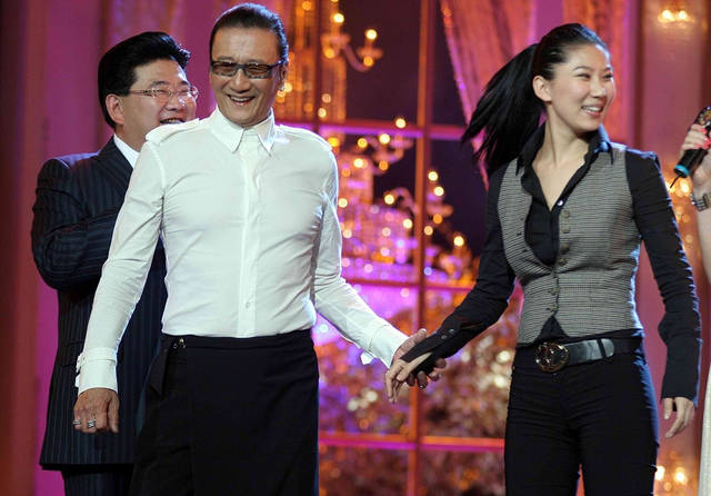 他爸72岁依旧帅气凌人他爸82岁和女友分手刘恺威爸爸最低调