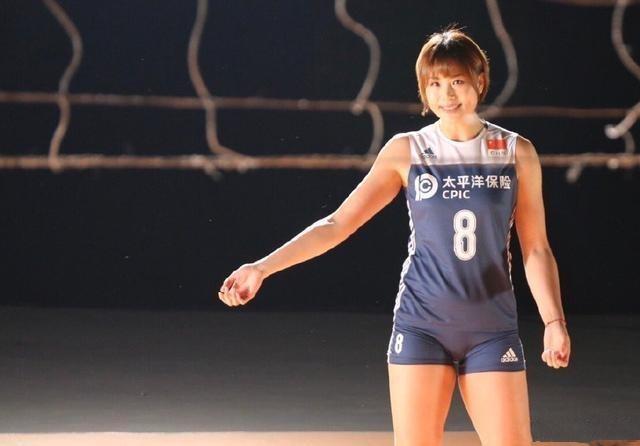 中国女排新年宣传片,曾春蕾貌美如花,段放释放大长腿