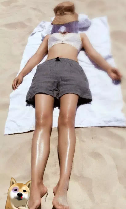 闫妮开始非常注重自己的身材,经常去健身并因此拥有了一副傲人的身材