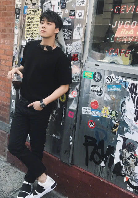 李易峰穿起学生装来这么稚嫩?网友:这是"小鲜"无疑了!