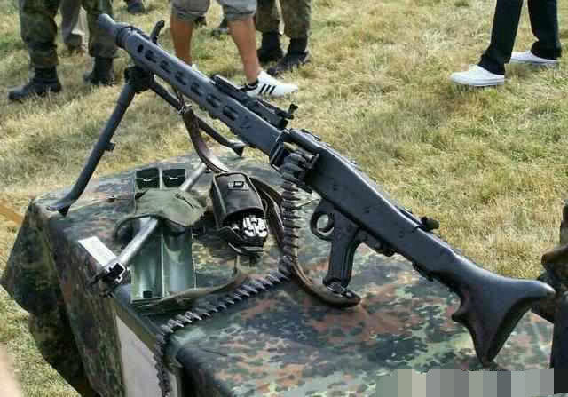二战中最早的也是最优秀的通用机枪,它是如何实现轻重两用地?