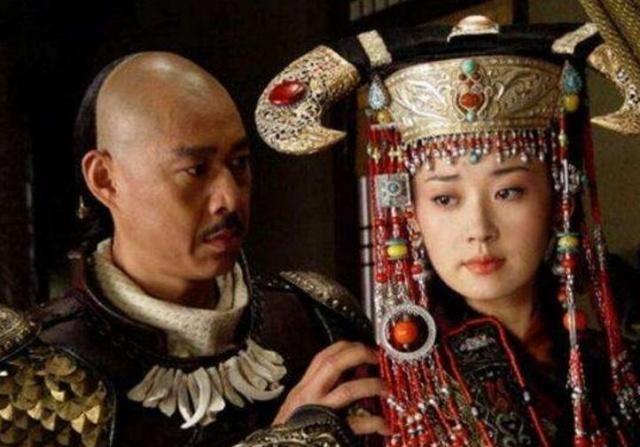 她本是皇帝心爱的女人,却在生下女儿后,被皇帝转送给他人做妾