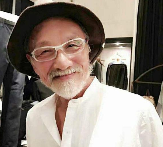 上,在《我的特工爷爷》中,洪金宝邀请到了徐克和多年未见的麦嘉和石天