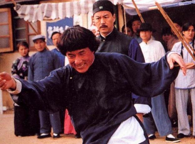 原来狄龙年轻时长这模样,难怪成龙当年被羞辱得那么难堪!