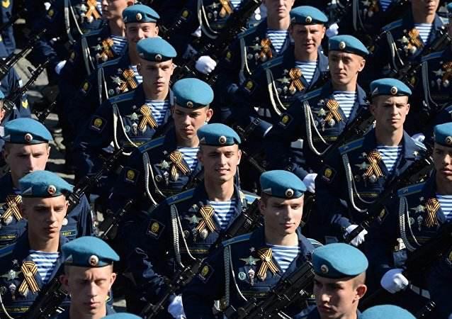 俄罗斯的军队全部都是海军?为何俄军官兵喜爱"海魂衫"!