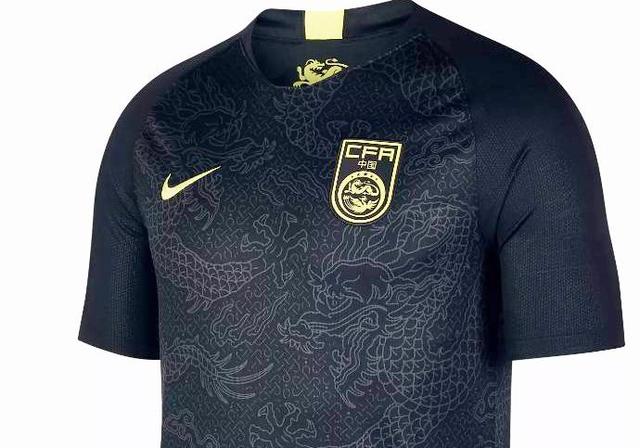 国足"黑龙"战袍现身国际冠军杯赛场 未正式发售就惨遭下架