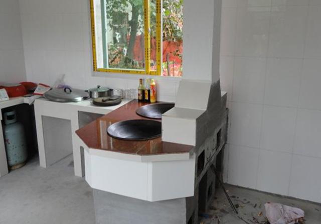 告别农村传统灶台新灶台闪亮登场连取暖费都省了