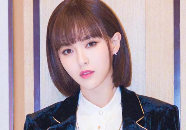 同是留空气刘海的女星毛晓彤甜美谭松韵娃娃脸热巴画风突变