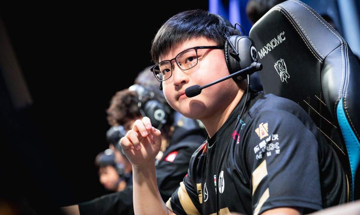 lol: 和uzi比谁强? 阿水的回答堪称教科书, 不愧是冠军ad!