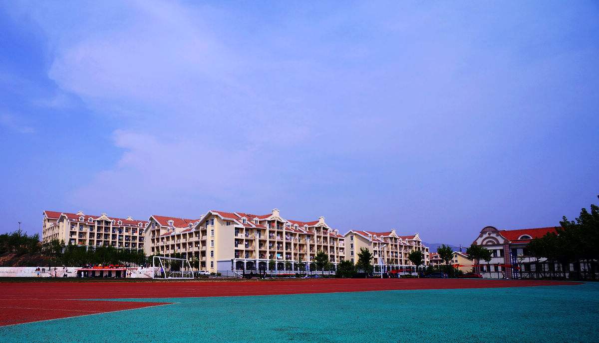 青岛海洋大学;2002年,改名为 中国海洋大学,进入到985行列.