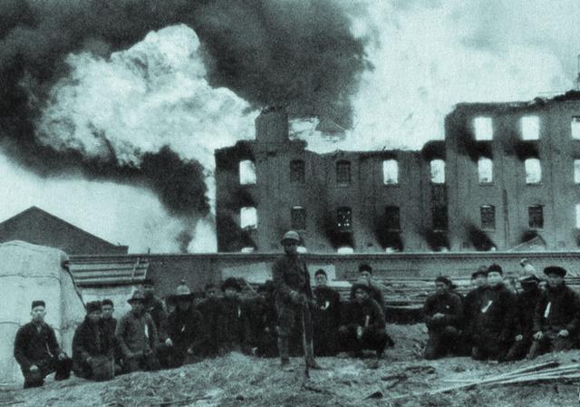 1938年徐州会战老照片:燃烧的工厂,用假飞机骗日本人