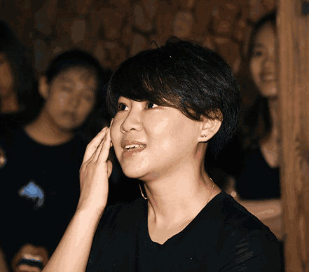 现场混乱不堪 小沈阳妻子辟谣:这是在做慈善