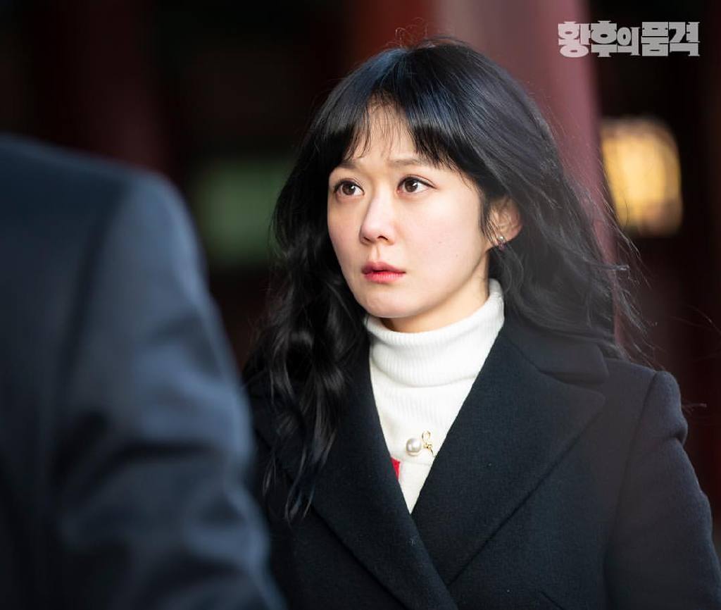 被张娜拉新剧造型惊艳,披肩发配接地气空气刘海,却意外气质减龄