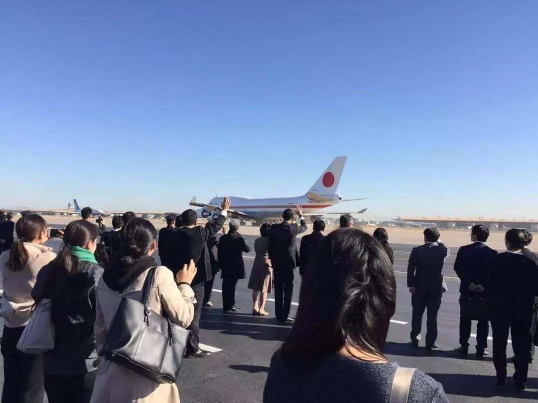 日本首相圆满结束对华访问搭乘专机回国