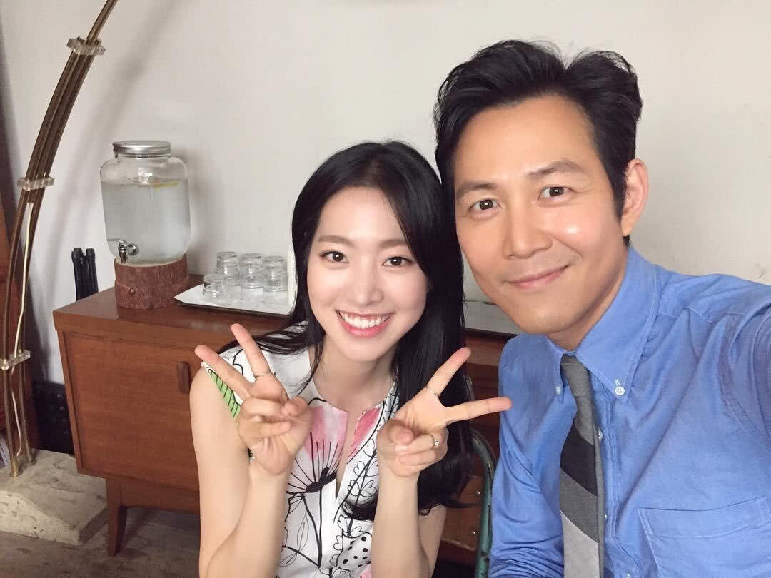 除了李钟硕这个绯闻男友,陈世妍更是被称为男神收割机.