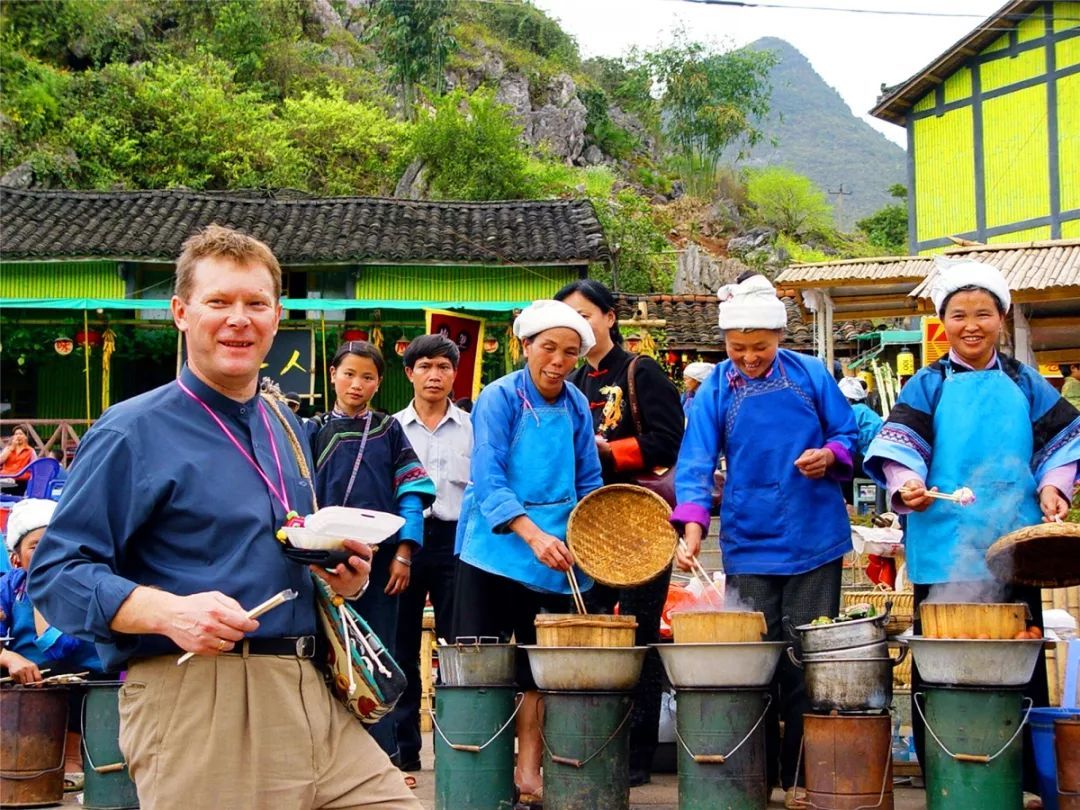 预测要爆因为罗平布依族三月三泼水节动真格了
