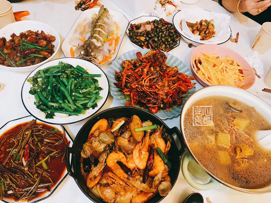 小伙子花230块做了10菜1汤,招待二姐一家人,吃完都说:钱花得值