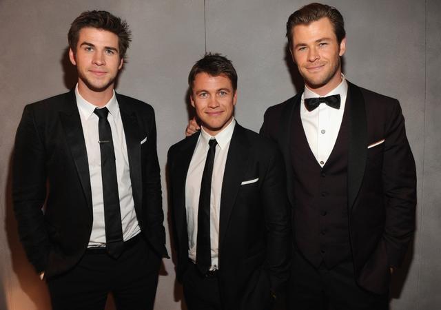 而是三兄弟哦,他们分别是:大哥卢克·海姆斯沃斯(luke hemsworth)