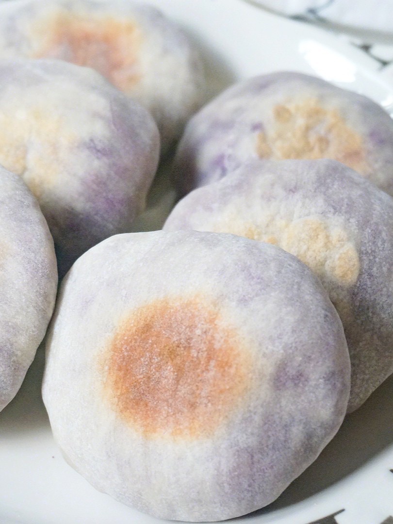 用剩饺子皮做紫薯饼不放糖不放油用锅煎一下就可以超好吃