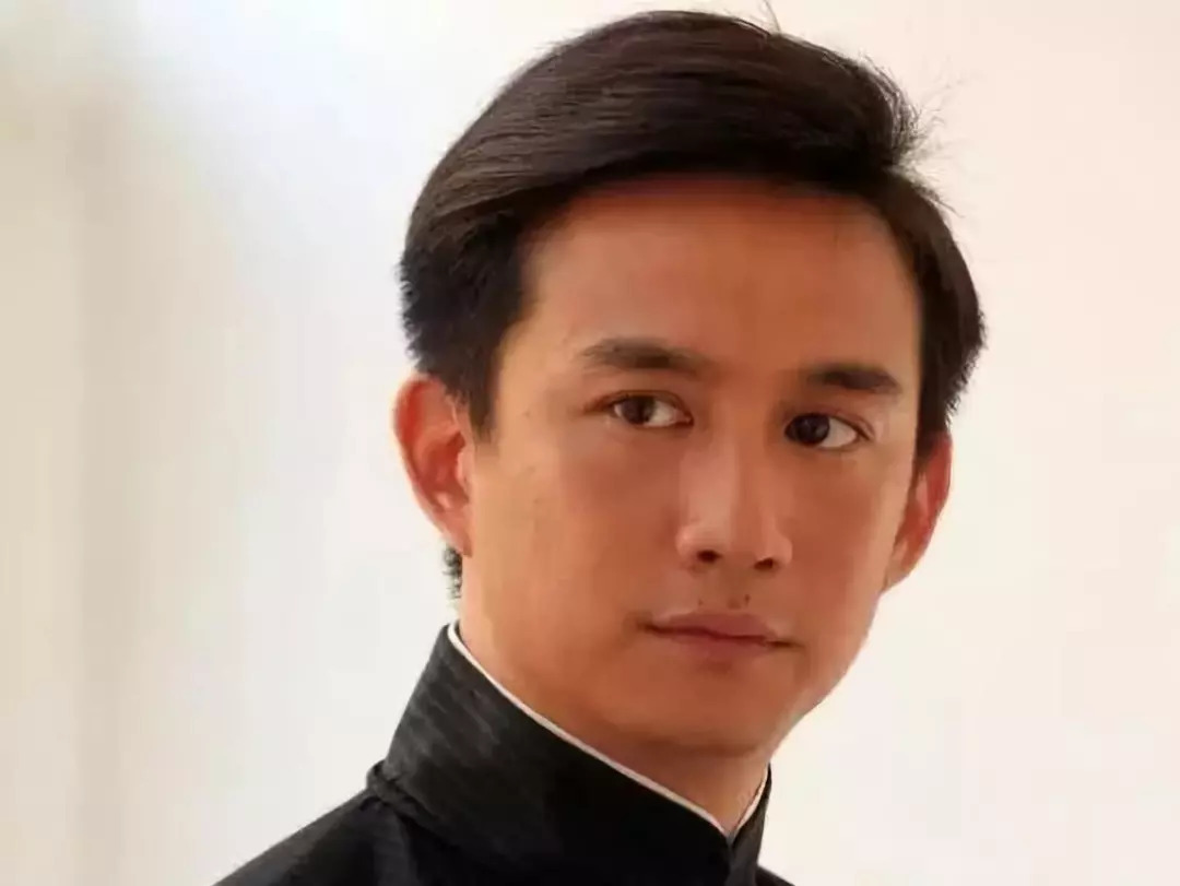 林雪晒17岁旧照,网友感慨岁月无情,这些胖子明星年轻时都很瘦