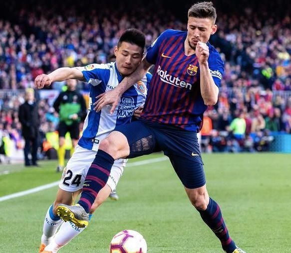 武磊领教世界级防守!皮克大心脏,后场杂耍动作让武磊无可奈何