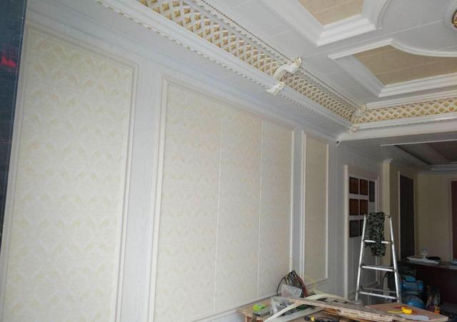 据项目经理的介绍,竹木纤维集成墙面是一种新型的环保装饰材料,没有毒