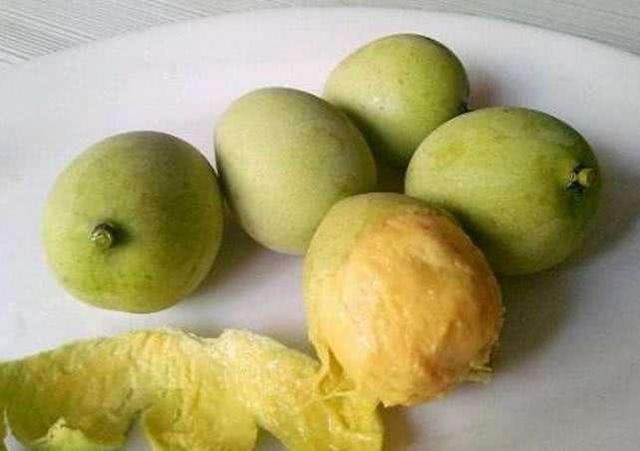 扁桃果不仅好吃,而它的果核就是大名鼎鼎的巴旦木,这种坚果是世界"