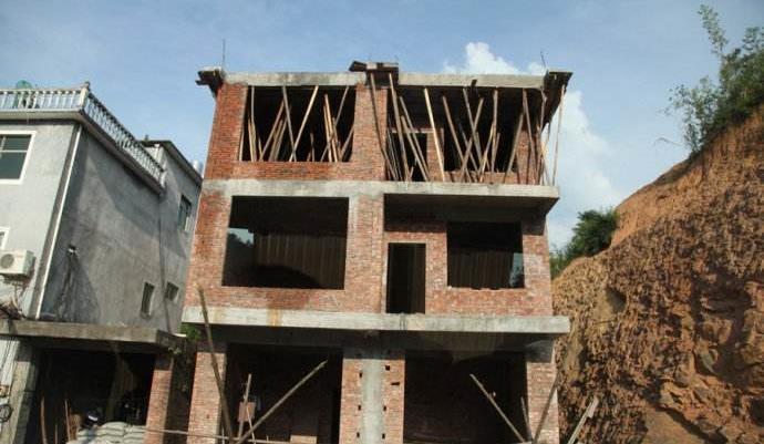 农村俗语"大屋摞小屋,三年两遍哭"是什么意思?有根据吗?