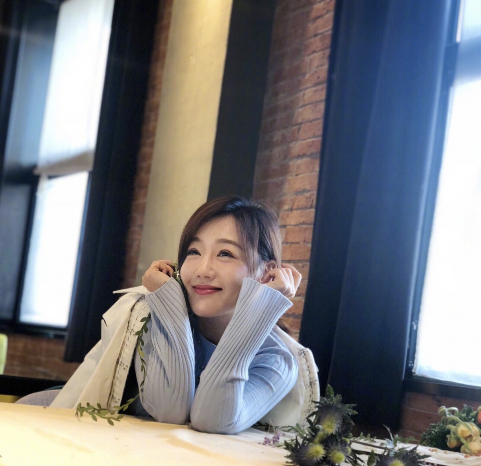 一件事做错就被追着道歉,薛佳凝的好口碑也没有了|印小天|薛佳凝|胡歌