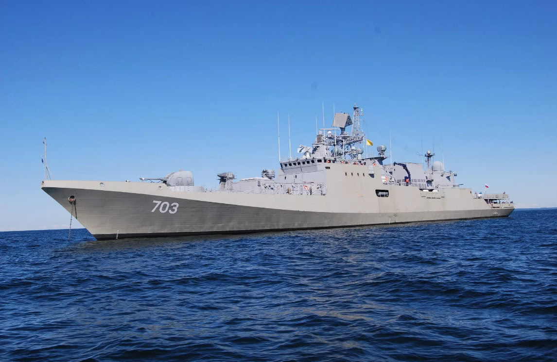 嚣张不再!美军舰海上航行被俄海军全程监视夹行!