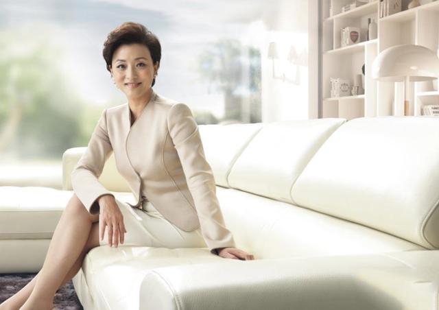 杨澜儿子毕业罕见露面,网友纷纷称赞教子有方,发生了什么?