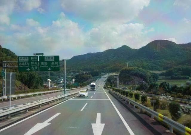 日本高速公路实拍,这样公路能跟中国比吗!|高速公路|公路|驾驶员_新浪新闻