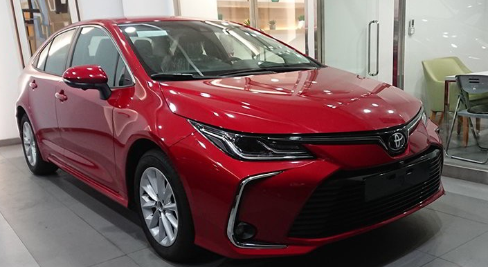 全新2019款丰田卡罗拉实车现身红色车身比较少见换装独立后悬