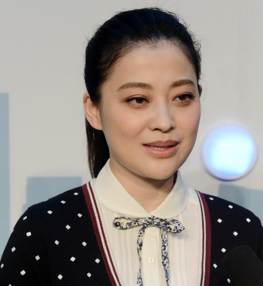 与前夫婚内6年不生孩子,再婚和老公连生两胎,如今被宠成公主