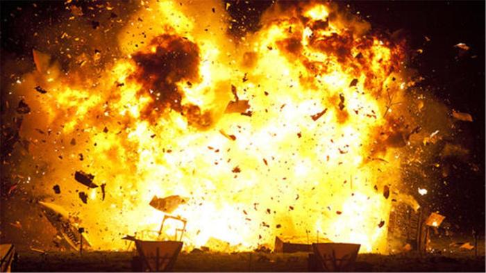 美基地突现汽车炸弹,一声爆炸后百人被炸飞
