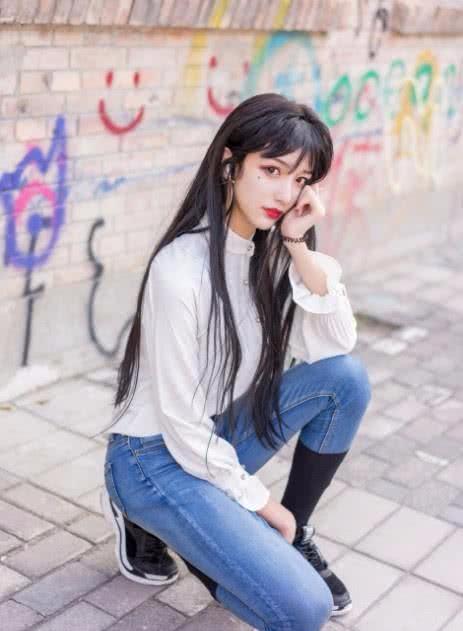 女装大佬艾比"路人照"曝光,这身材比例,让女生都自愧不如!