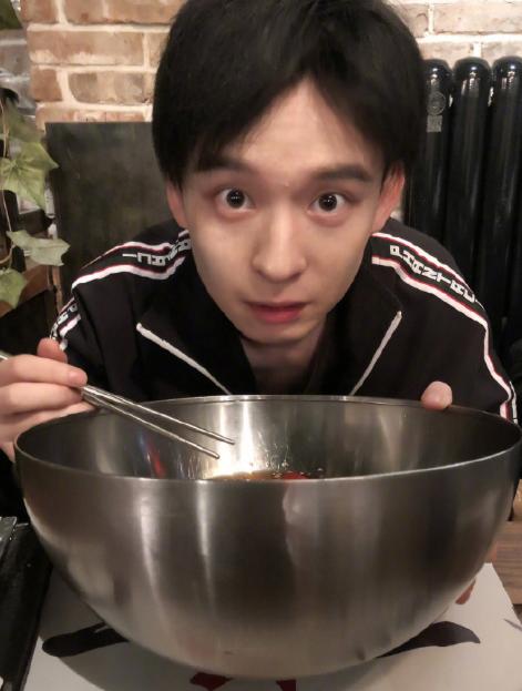 董子健用盆吃饭与孙怡婚后频频放飞自我两人之间互怼更有趣