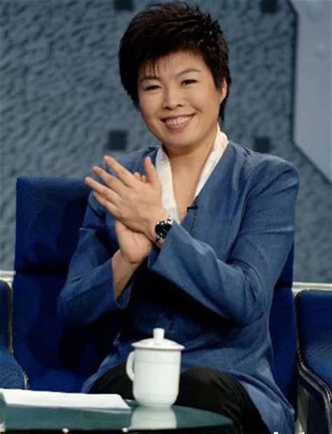 著名学者于丹从人人追捧到现在无人问津!老梁评价一针见血!