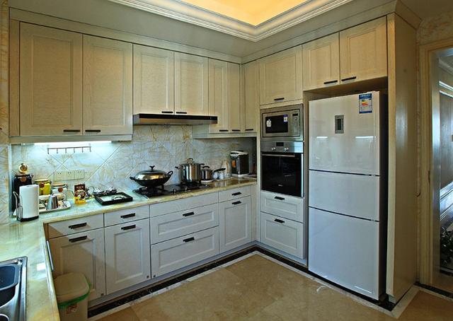 冰箱万万别摆放在厨房里了,好多人都不懂,入住后才知道太坑