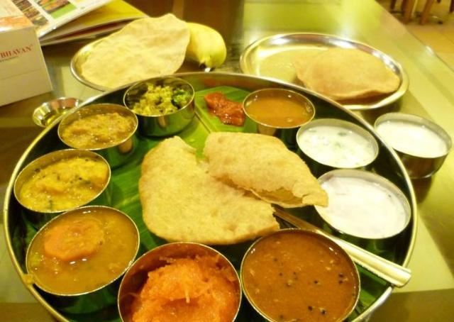 和闺蜜去印度旅游,朋友圈晒1日3餐,评论区的留言让人哭笑不得!