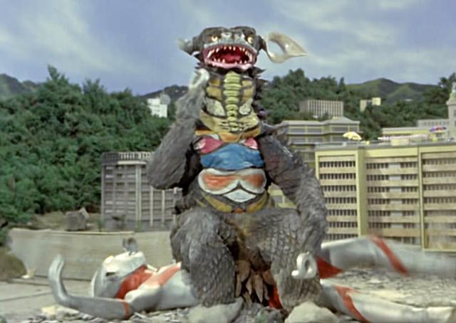 它是诞生于人类脑洞的怪兽智力低下奥特曼却被它套路到跳海了